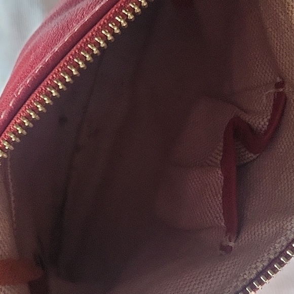 Dooney & Bourke Crossbody with adjustable straps - Condition is good! - Picture 9 of 9